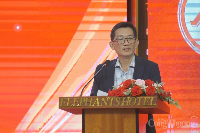 Ông Nguyễn Hoàng Phúc, Phó Giám đốc Sở Tài chính tỉnh Đắk Lắk phát biểu tại buổi họp báo. Ảnh: Lê Sơn