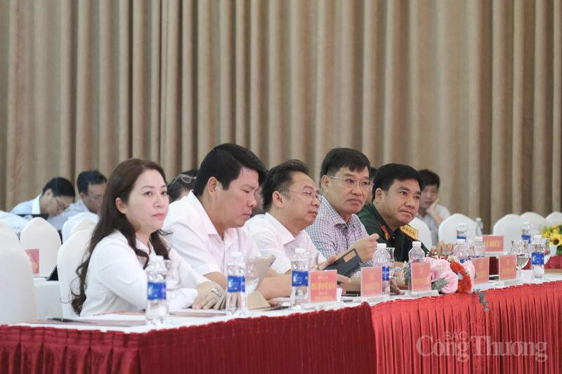 Các đại biểu tham dự buổi họp báo. Ảnh: Lê Sơn