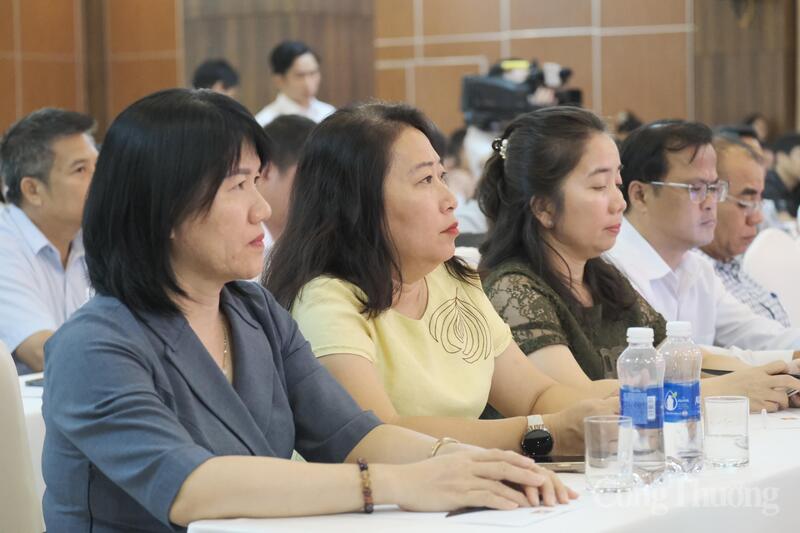 Các đại biểu tham dự buổi họp báo. Ảnh: Lê Sơn