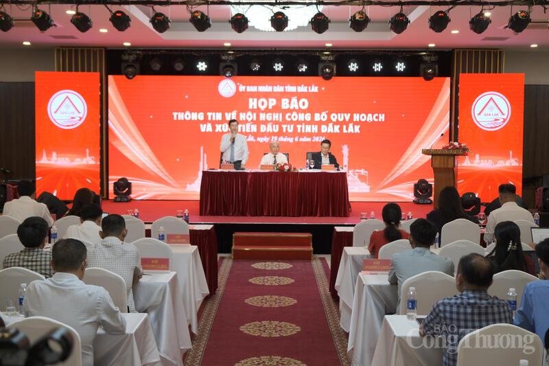 Quang cảnh buổi họp báo. Ảnh: Lê Sơn