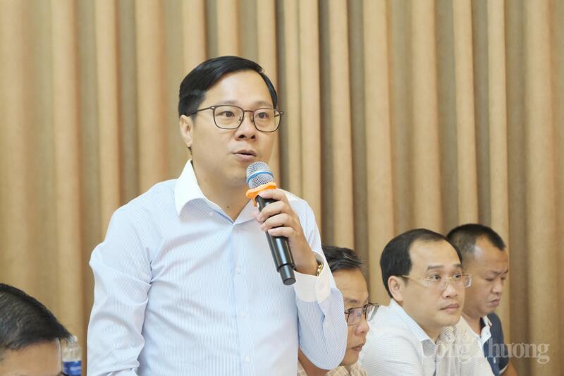 Đại diện các cơ quan thông tấn báo chí trên địa bàn tỉnh đặt câu hỏi tại buổi họp báo. Ảnh: Lê Sơn
