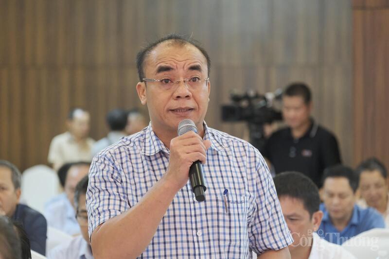 Ông Y Mơ Mlô, Phó Giám đốc Sở Nội vụ tỉnh Đắk Lắk phát biểu tại buổi họp báo. Ảnh: Lê Sơn