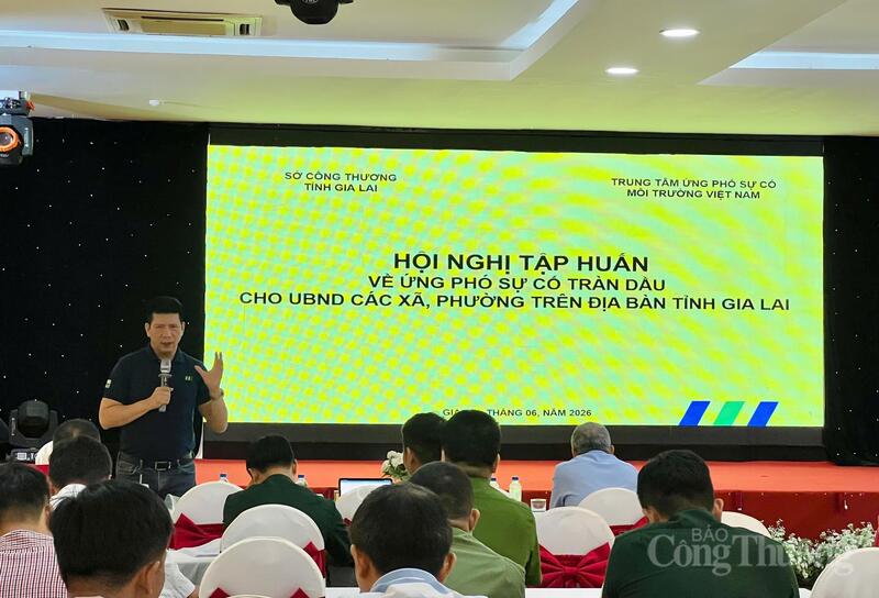 Hội nghị tập huấn về ứng phó sự cố tràn dầu dành cho đại UBND các xã, phường trên địa bàn tỉnh Gia Lai. Ảnh: Hiền Mai