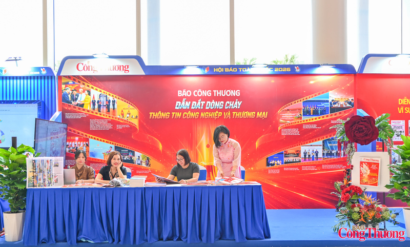 Gian trưng bày của Liên chi hội nhà báo Báo Công Thương đã sẵn sàng đón khách.