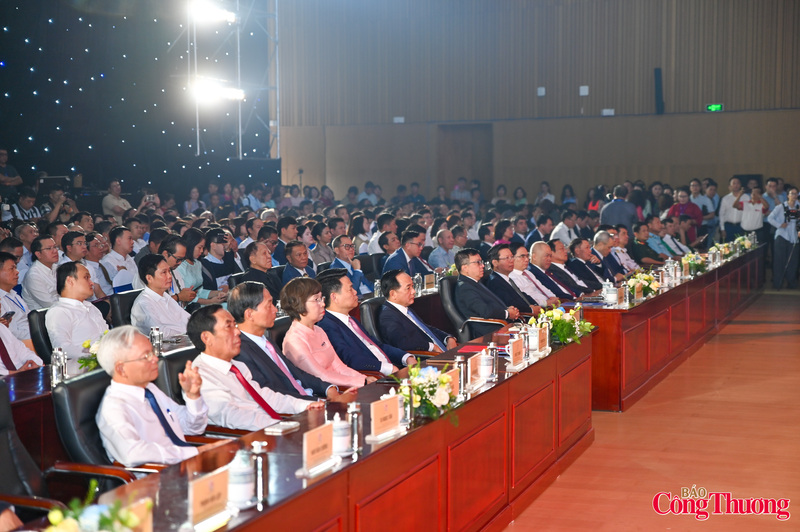 Dự khai mạc có ông Trịnh Văn Quyết, Ủy viên Bộ Chính trị, Bí thư Trung ương Đảng, Trưởng Ban Tuyên giáo và Dân vận Trung ương cùng lãnh đạo Hội Nhà báo Việt Nam, lãnh đạo các bộ, ban, ngành trung ương, lãnh đạo TP Hải Phòng và hàng nghìn cán bộ, phóng viên các cơ quan báo chí cả nước.