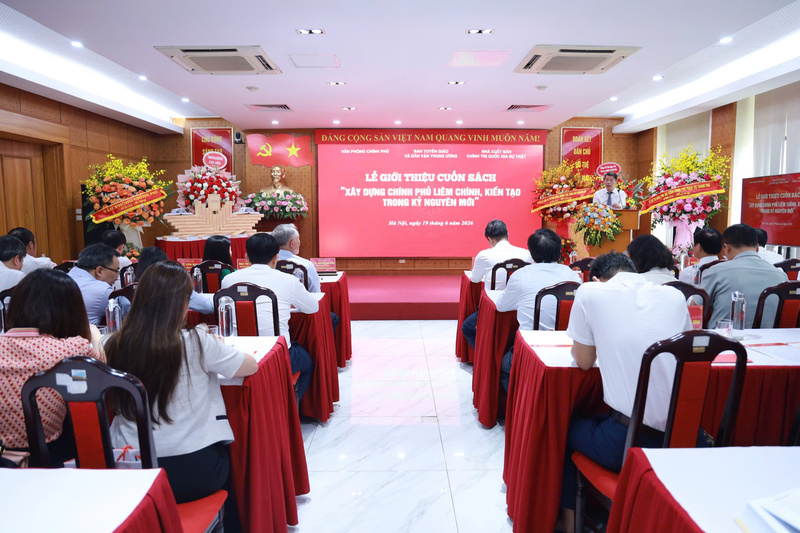 Lễ giới thiệu cuốn sách "Xây dựng Chính phủ liêm chính, kiến tạo trong kỷ nguyên mới". Ảnh: Nhà xuất bản Chính trị quốc gia Sự thật