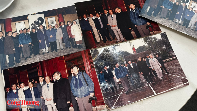 Nhà báo Lê Quang Vinh cùng đồng chí Lê Khả Phiêu và một số nhà lãnh đạo Đảng, Nhà nước.