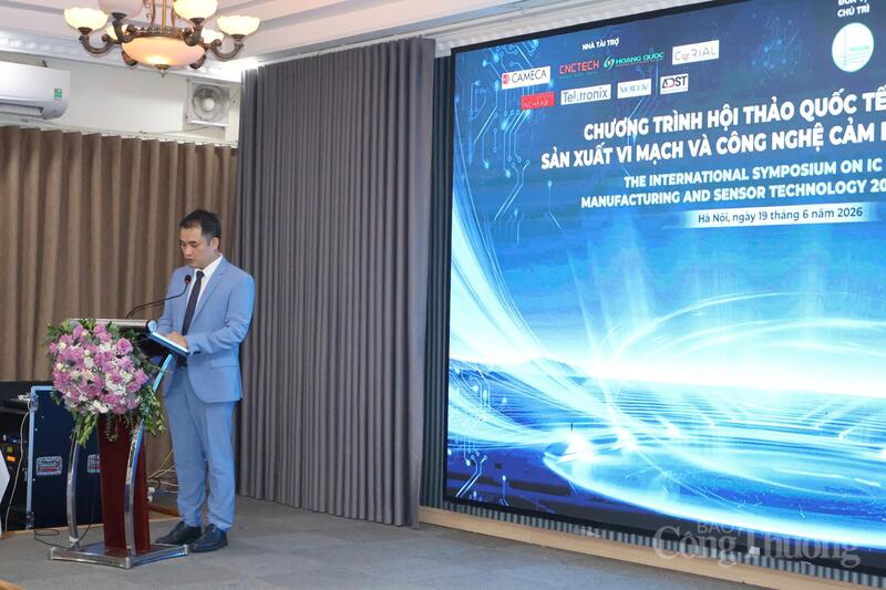 PGS.TS Phạm Bảo Sơn, Phó Giám đốc Đại học Quốc gia Hà Nội phát biểu tại hội thảo. Ảnh: Phương Hà