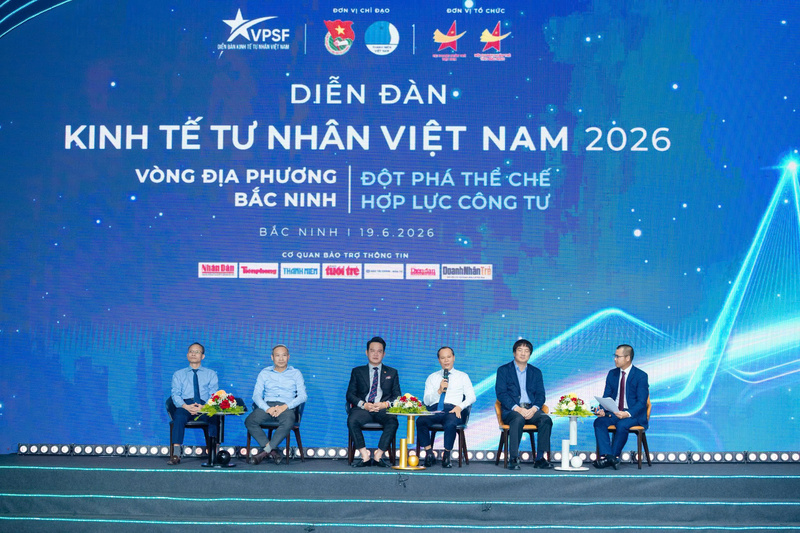 Các đại biểu trao đổi tại diễn đàn