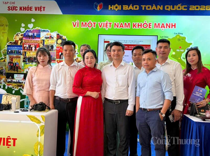 Tạp chí Sức khoẻ Việt lựa chọn "Vì một Việt Nam khoẻ mạnh" là chủ đề năm nay. Ảnh: Nhật Chi