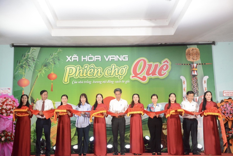 Khai mạc Phiên chợ quê Hoà Vang với chủ đề “Của nhà trồng – Hương nội đồng – Sạch từ gốc”. Ảnh: Diễm Phúc