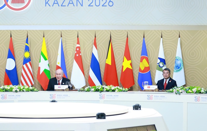 Thủ tướng Chính phủ Lê Minh Hưng tham dự Phiên ăn trưa làm việc do Tổng thống Nga Vladimir V. Putin chủ trì - Ảnh: VGP/Nhật Bắc
