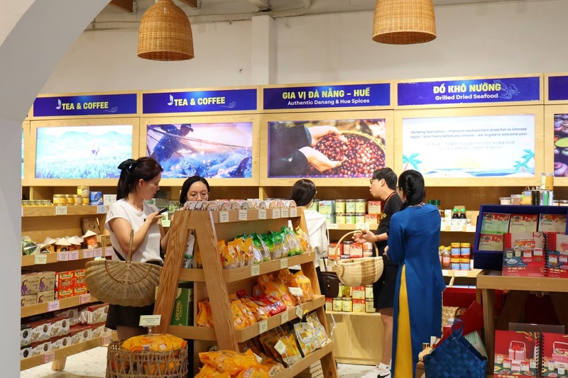 Kinh tế quà tặng góp phần nâng cao giá trị cho đặc sản địa phương. Ảnh: Diễm Phúc
