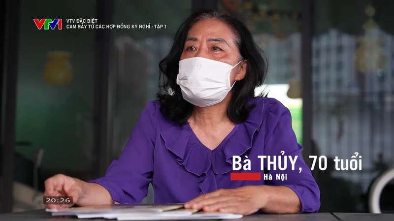 Bà Thủy, 70 tuổi ở Hà Nội tin lời quảng cáo hấp dẫn nên ngoài số tiền có được từ của hồi môn do cha để lại, bà Thủy còn đi vay thêm để đủ 1,7 tỷ đồng cho 4 quyển hợp đồng kỳ nghỉ ở tuổi 70. Ảnh: VTV