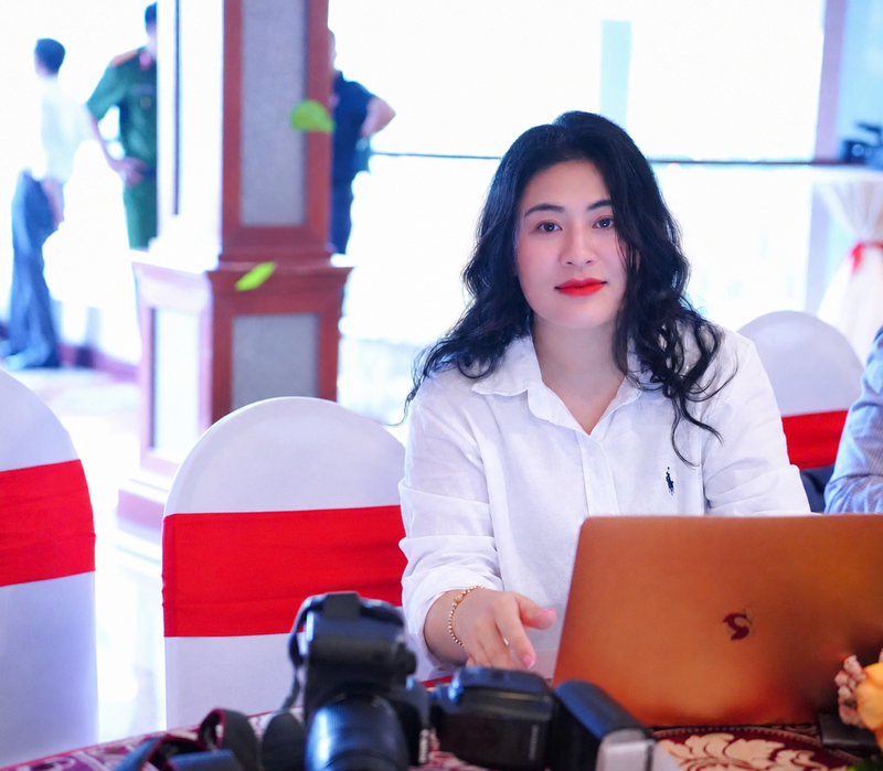 Phóng viên Báo Công Thương tác nghiệp tại các sự kiện kinh tế, đưa thông tin nhanh chóng và phân tích các dữ liệu, tạo góc nhìn đa chiều. Ảnh: Mai Liễu