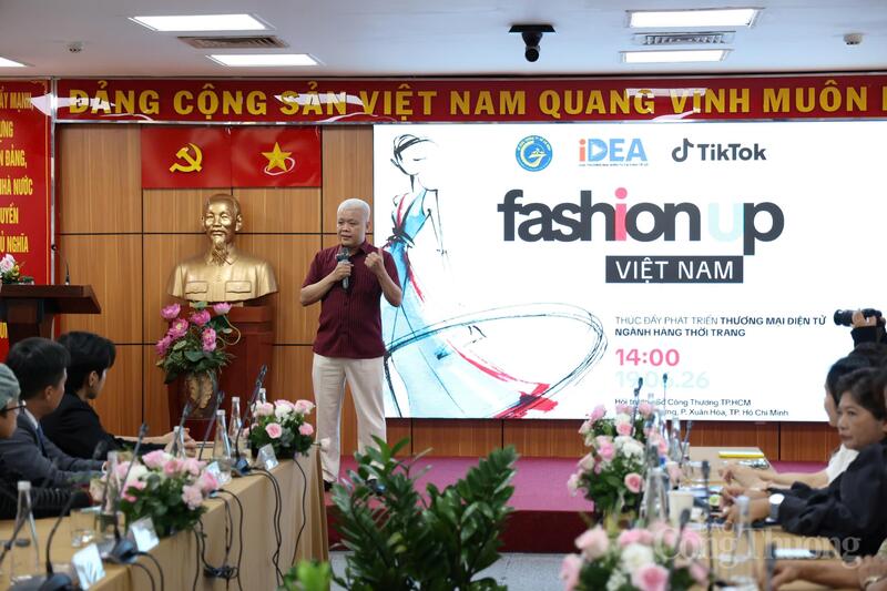 Ông Nguyễn Lâm Thanh, đại diện TikTok Việt Nam chia sẻ sáng kiến “Fashion Up Việt Nam”.