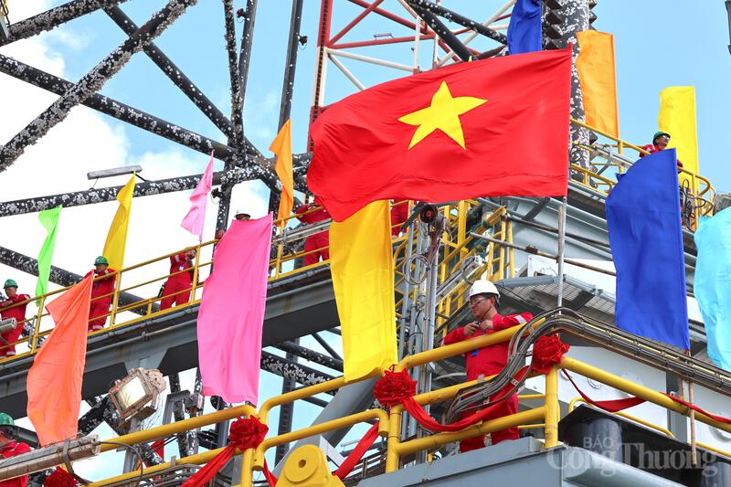 Hình ảnh trong buổi lễ đặt tên giàn khoan tự nâng đa năng PV DRILLING IX.