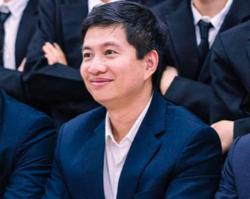 Thầy Phạm Ngọc Mai, giáo viên chủ nhiệm lớp chuyên Toán 9C1, Trường THCS Archimedes Trung Yên. Ảnh: NVCC