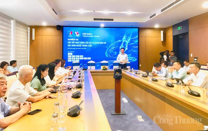 Phó Trưởng Ban Tuyên giáo và Dân vận Trung ương Trần Thanh Lâm phát biểu tại phiên thảo luận “Sắp xếp hoạt động của các cơ quan báo chí: Góc nhìn người trong cuộc”. Ảnh: Bảo Thoa