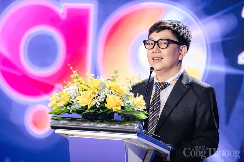 Ông Nguyễn Tấn Phong, Phó Chủ tịch Hiệp hội Thương mại điện tử Việt Nam (VECOM); Trưởng Văn phòng đại diện phía Nam; Trọng tài viên Trung tâm Trọng tài Thương mại TP. Hồ Chí Minh (TRACENT).