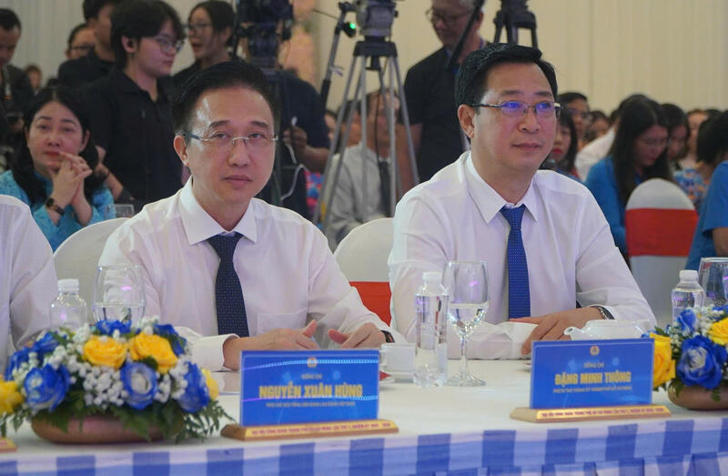 Tham dự hội nghị có ông Nguyễn Anh Tuấn - Ủy viên Ban Chấp hành Trung ương Đảng, Chủ tịch Tổng Liên đoàn Lao động Việt Nam cùng đại diện lãnh đạo các bộ, ban, ngành và đông đảo đoàn viên, người lao động. Ảnh: Châu Phúc