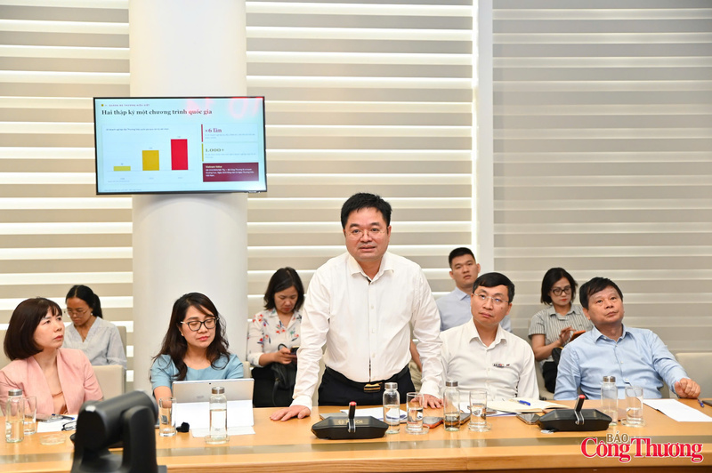 Tổng Biên tập Báo Công Thương Nguyễn Văn Minh phát biểu tại phiên thảo luận trong khuôn khổ Diễn đàn báo chí toàn quốc năm 2026 - Ảnh: Nam Nguyễn