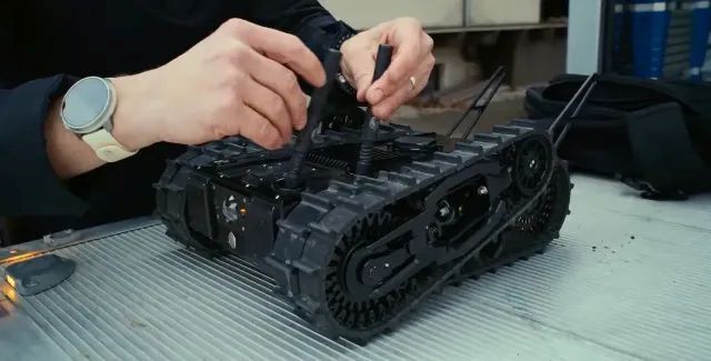 Robot chiến đấu TOM 50 RE. Ảnh: Army Recongiton