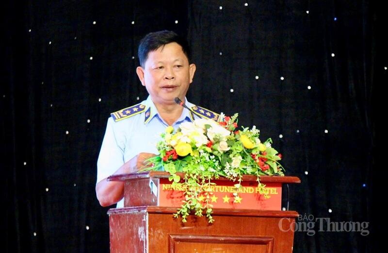 Ông Nguyễn Ngọc Hiền - Chi cục trưởng Chi cục Quản lý thị trường TP. Cần Thơ báo cáo tại hội nghị. Ảnh: Khánh Ngọc