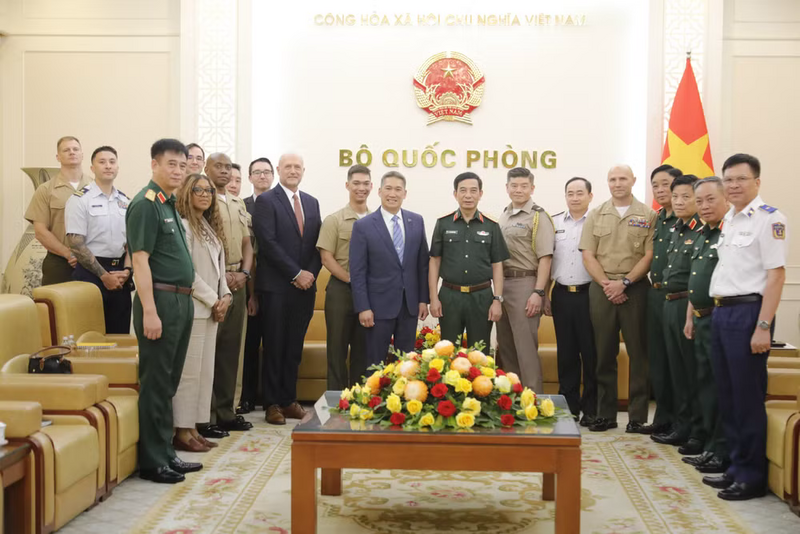 Các đại biểu tại buổi tiếp.