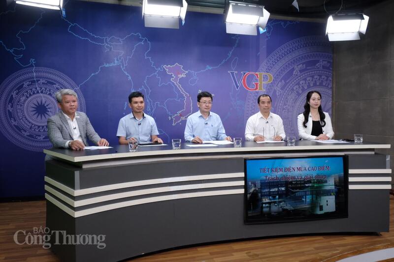 Tọa đàm "Tiết kiệm điện trong mùa cao điểm: Trách nhiệm và giải pháp" diễn ra sáng 22/6. Ảnh: Lê An