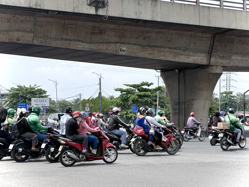 TP. Hồ Chí Minh đón ngày nắng, chiều tối mưa dông vài nơi, nhiệt độ cao nhất 35 độ C. Ảnh: Minh Anh.