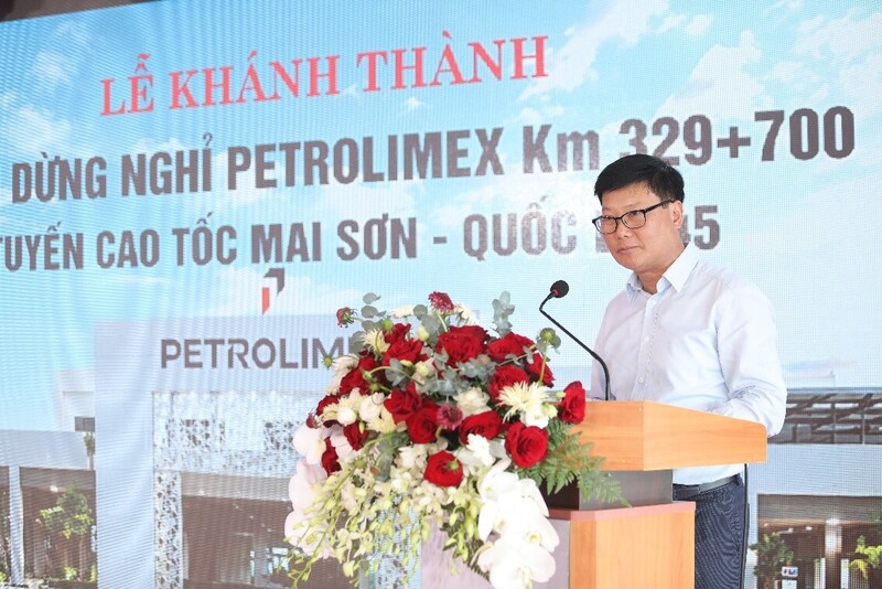 Ông Lưu Văn Tuyển – Thành viên HĐQT, Tổng Giám đốc Petrolimex phát biểu tại lễ khánh thành Cặp trạm dừng nghỉ Petrolimex Thanh Hóa.