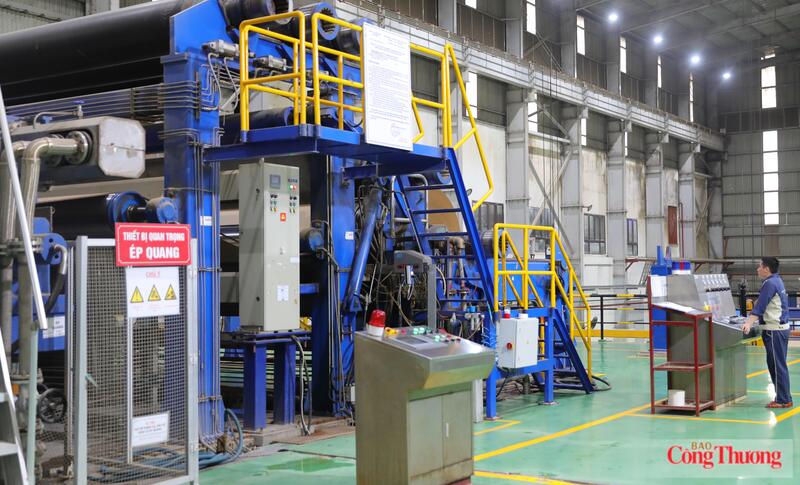 Hoạt động sản xuất giấy tại Công ty TNHH Miza Nghi Sơn. Ảnh: Quỳnh Nga