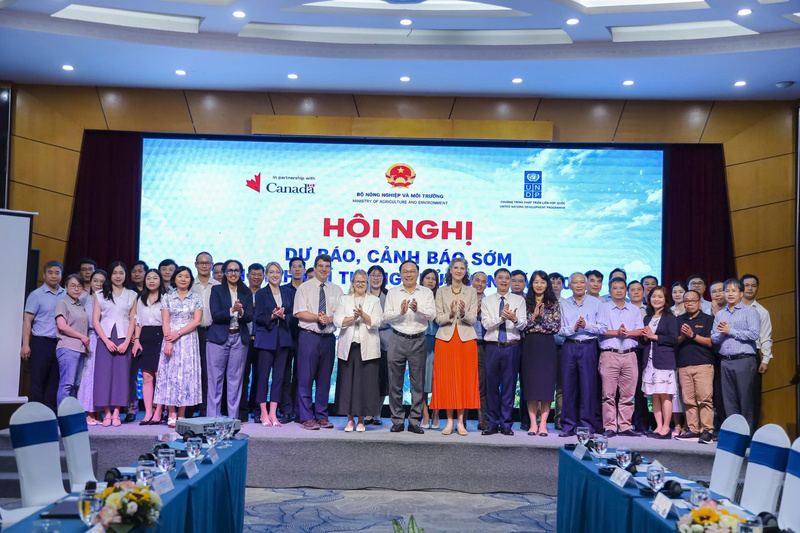 Các đại biểu chụp ảnh tại Hội nghị. Ảnh: Phương Nam