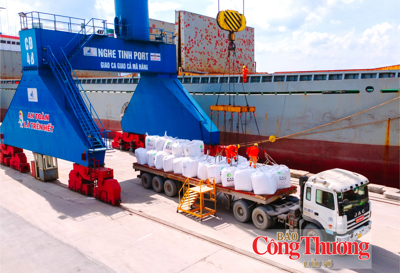 Các doanh nghiệp hoạt động trong lĩnh vực thương mại, logistics đóng góp tích cực cho nguồn thu ngân sách của tỉnh.