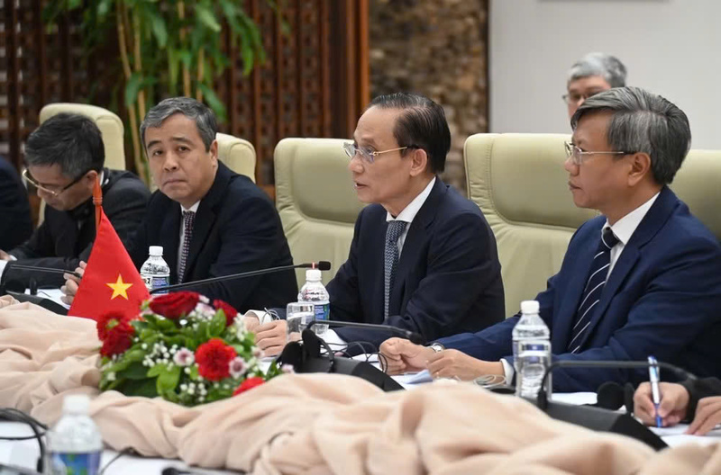 Đặc phái viên của Tổng Bí thư, Chủ tịch nước Tô Lâm, đồng chí Lê Hoài Trung, Ủy viên Bộ Chính trị, Bộ trưởng Bộ Ngoại giao tái khẳng định sự đoàn kết Việt Nam - Cuba. (Ảnh: Việt Hùng/TTXVN)