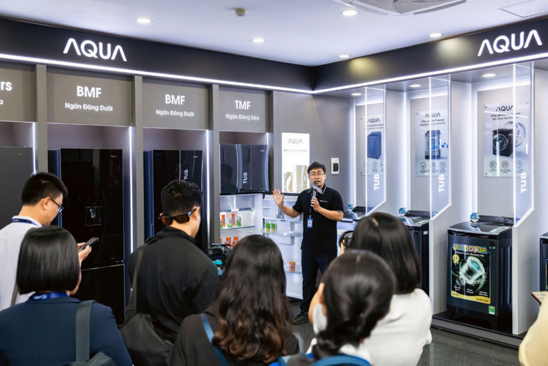 AQUA là thương hiệu gia dụng quen thuộc với các sản phẩm chủ lực như tủ lạnh, máy giặt, điều hòa, tủ đông, TV, máy nước nóng, bếp gia dụng
