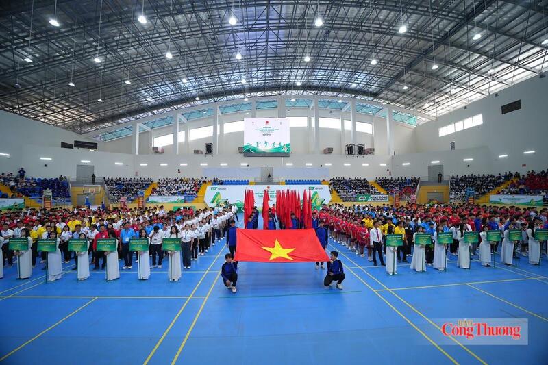 Lễ khai mạc Giải Thể thao học sinh phổ thông toàn quốc 2026 tại Lâm Đồng. Ảnh: DN