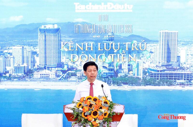 Ông Phạm Văn Hoành - Tổng Biên tập Báo Tài chính - Đầu tư phát biểu tại hội thảo. Ảnh: NH