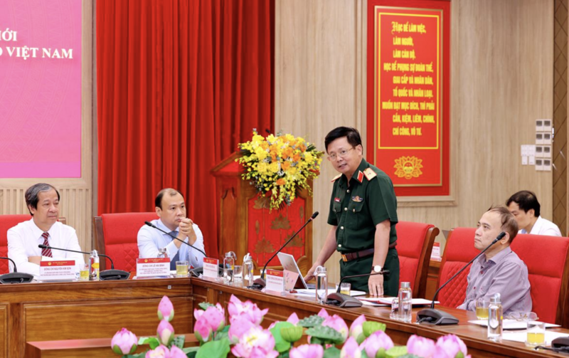 Thiếu tướng Dương Minh Hải - Cục trưởng Cục Khoa học quân sự, Bộ Quốc phòng phát biểu tại hội thảo - Ảnh: HCMA