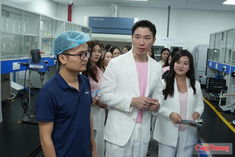 Mới đây, TikTok Shop đã phối hợp với thương hiệu BZU BZU tổ chức chương trình GreenUP Factory Tour cùng sự tham gia của hơn 50 nhà sáng tạo nội dung tham quan, trải nghiệm tại nhà máy