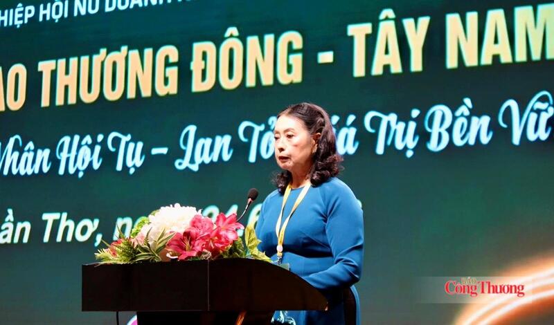 Bà Hồ Kim Liên phát biểu khai mạc.