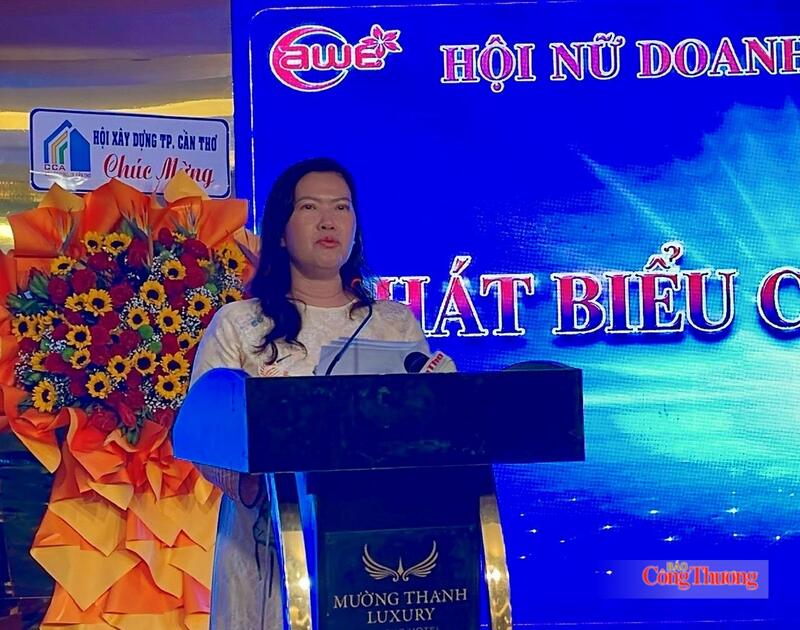 Bà Nguyễn Thị Ngọc Điệp - Phó Chủ tịch UBND TP. Cần Thơ phát biểu tại buổi Gala.