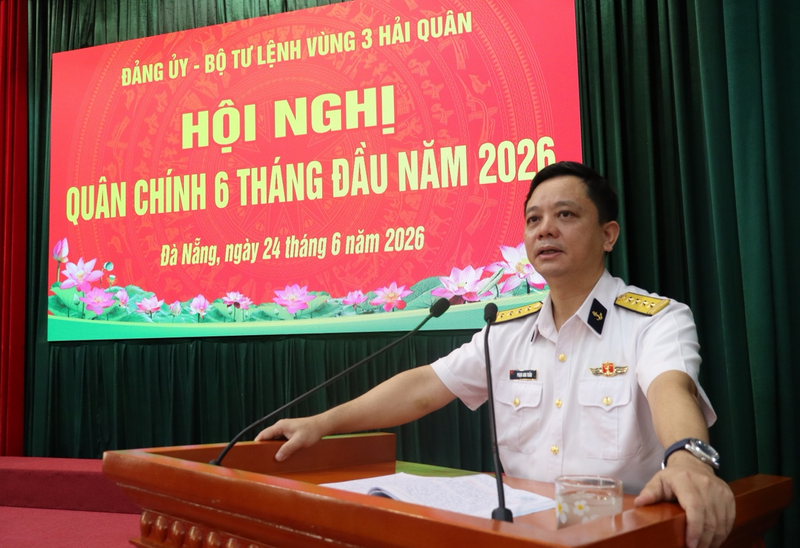 Đại tá Phạm Anh Tuấn, Tư lệnh Vùng 3 phát biểu chỉ đạo tại hội nghị. Ảnh: HQVN