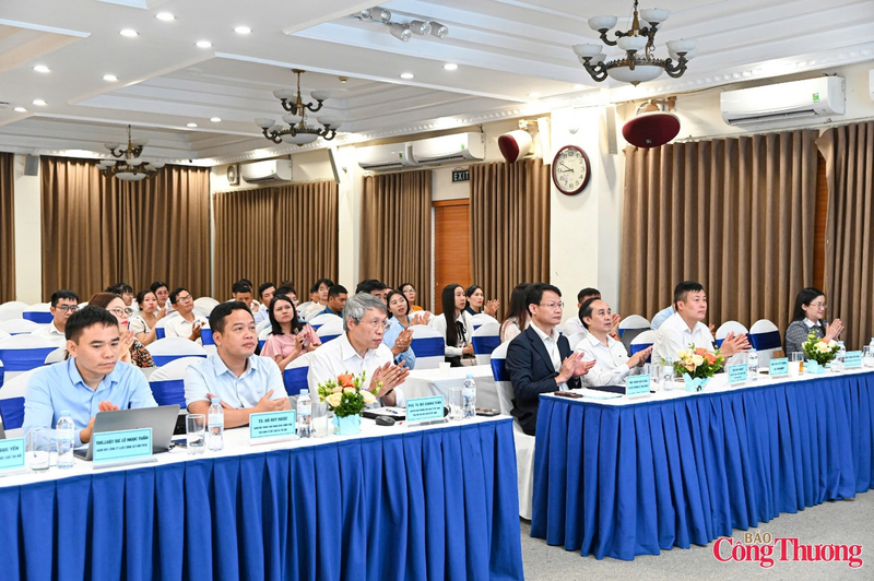 Hội thảo thu hút sự tham gia của đông đảo chuyên gia, nhà khoa học và đại diện cộng đồng doanh nghiệp. Ảnh: Nam Nguyễn.