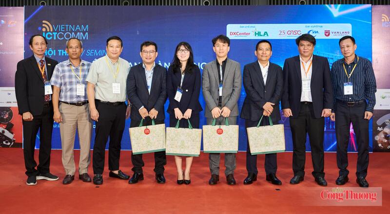 Đại biểu tham dự sự kiện.