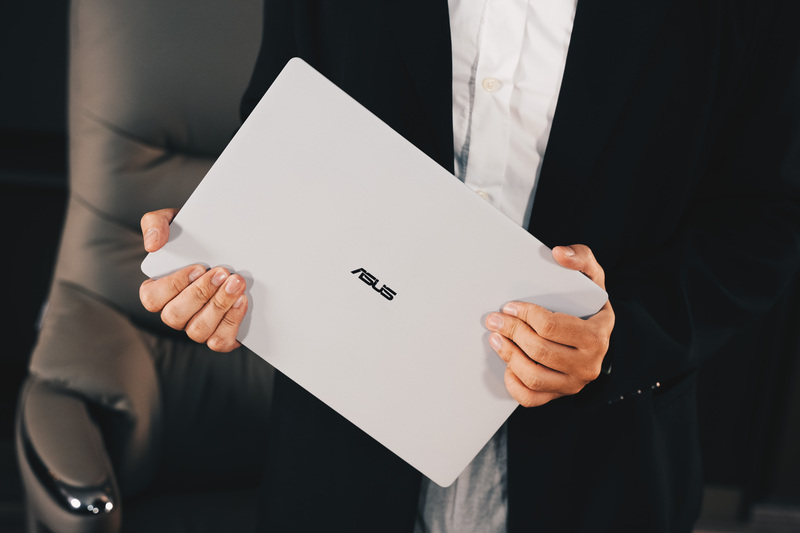 ASUS ExpertBook Ultra có giải pháp bảo mật nghiêm ngặt. Ảnh: ASUS