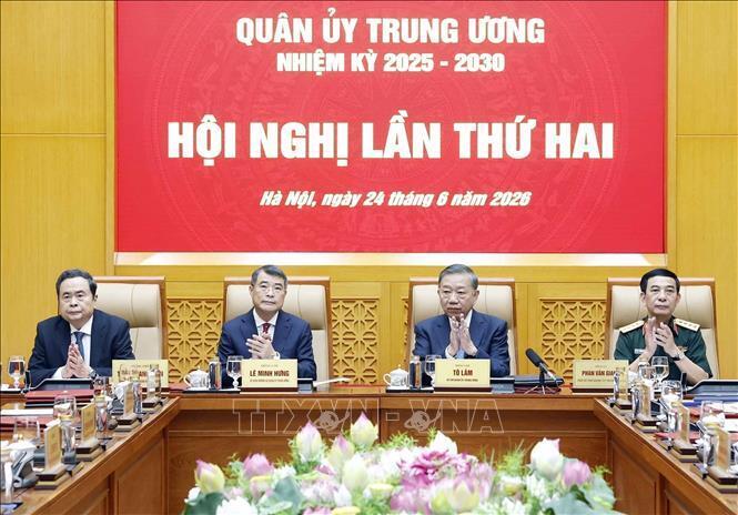 Tổng Bí thư, Chủ tịch nước Tô Lâm cùng Thủ tướng Lê Minh Hưng, Chủ tịch Quốc hội Trần Thanh Mẫn và Đại tướng Phan Văn Giang, Ủy viên Bộ Chính trị, Phó Bí thư Quân ủy Trung ương, Phó Thủ tướng, Bộ trưởng Quốc phòng chủ trì Hội nghị lần thứ hai Quân uỷ Trung ương nhiệm kỳ 2025 - 2030. Ảnh: Thống Nhất/TTXVN