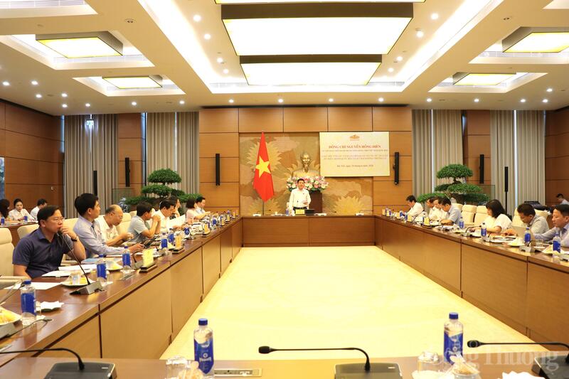 Phó Chủ tịch Quốc hội Nguyễn Hồng Diên chủ trì buổi làm việc với các cơ quan về các dự án luật dự kiến trình Quốc hội tại Kỳ họp không thường lệ.