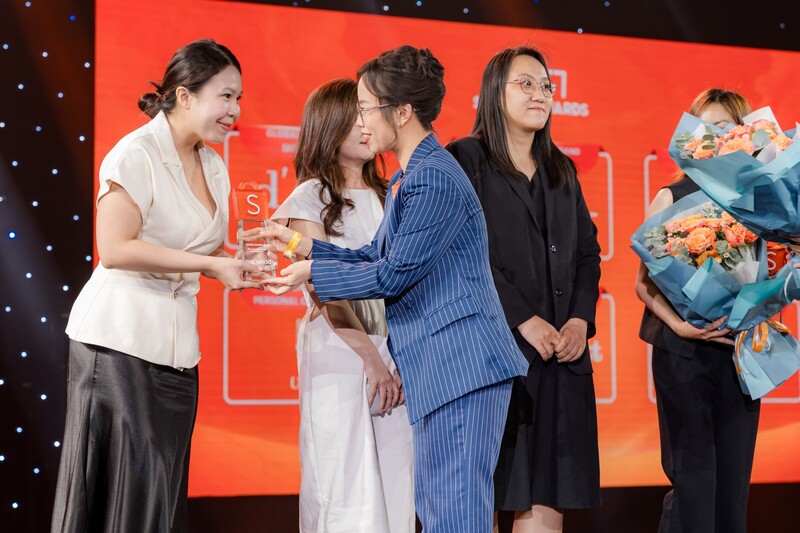 Hoạt động nổi bật của sự kiện là lễ vinh danh các thương hiệu, nhà bán hàng, đối tác, đơn vị cung cấp giải pháp và nhà sáng tạo nội dung có thành tích nổi bật trong năm. Ảnh: DN